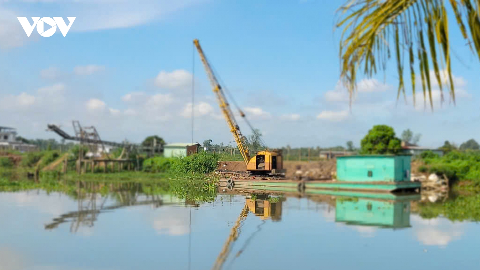 Tiền Giang xử lý trường hợp khai thác đất lòng sông có nguy cơ gây sạt lở đất